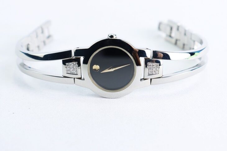 Đồng Hồ Movado Nữ ( kiểu Lắc Tay ) Niềng đính Kim Cương thiên nhiên – Fullbox