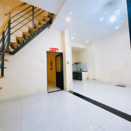 Nhà cách chỗ đậu oto 1 căn Lưu Quý Kỳ P10Q8