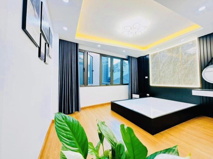 BÁN GẤP NHÀ ĐẸP – LÔ GÓC HOÀNG QUỐC VIỆT 40M X 5T Ô TÔ- KD- 9.8 TỶ