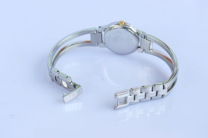 Đồng Hồ Nữ Movado ( Lắc Tay ) Demi Vàng – Niềng Kim Cương thiên nhiên – Fullbox