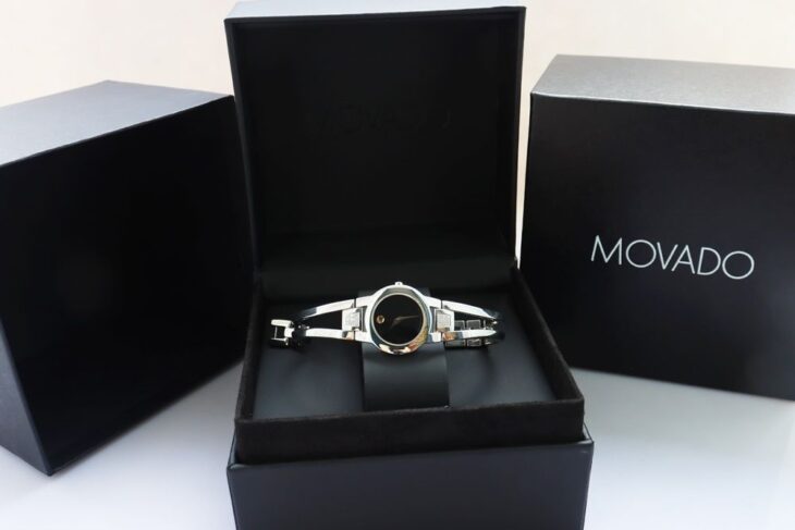Đồng Hồ Movado Nữ ( kiểu Lắc Tay ) Niềng đính Kim Cương thiên nhiên – Fullbox