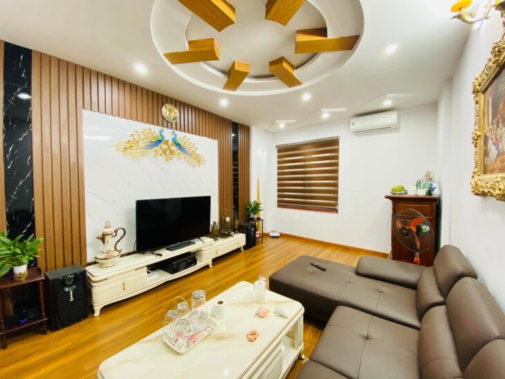 Căn nhà cuối cùng tại Tư Đình, ngay đường dẫn cầu TRần Hưng Đạo 57m2 x 3 tầng Giá 7,7 tỷ.