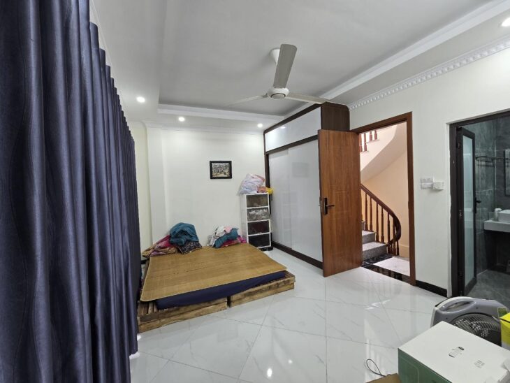 Bán nhà 5 tầng Phúc Lợi mặt tiền 5m gần ô tô thiết kế mỗi tầng 1 phòng khép kín, nhà mới ở ngay
