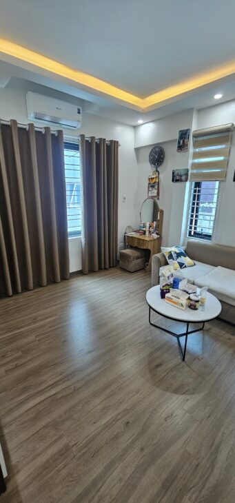 NHÀ ĐẸP DÂN XÂY PHỐ HỮU HƯNG – LÔ GÓC SIÊU THOÁNG- GẦN Ô TÔ- CHỦ NHIỆT TÌNH BÁN.