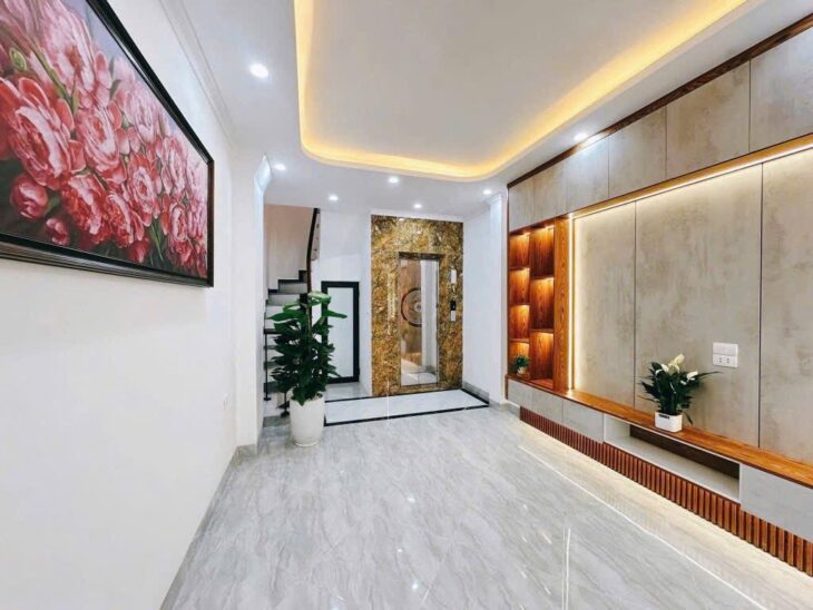 Bán nhà Trương Định 5 Tầng Thang Máy Mới Kính Koong 42m Nhỉnh 8 Tỷ