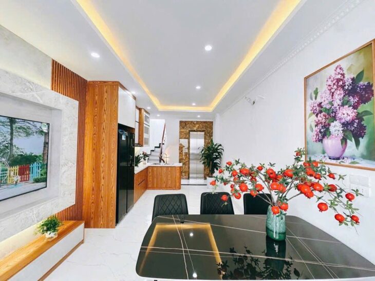 Bán nhà Trương Định 5 Tầng Thang Máy Mới Kính Koong 42m Nhỉnh 8 Tỷ