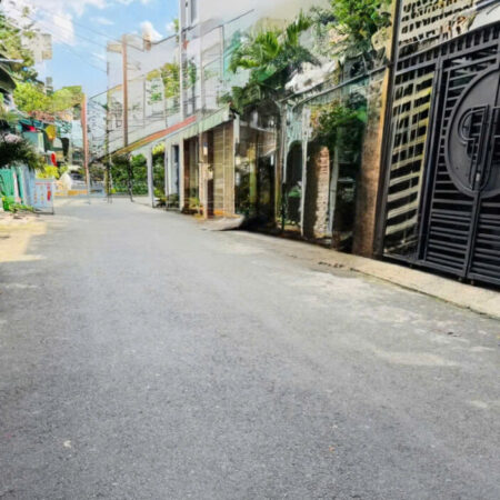 GIÁP QUẬN 10 – LÝ THƯỜNG KIỆT – VÀI CĂN RA XE TẢI TRÁNH – 3 LẦU – 41M². NHỈNH 6 TỶ.