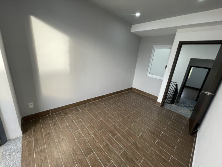 11. TX43 – 1 sẹc- NHÀ SIÊU ĐẸP 45M2 – 3PN- SÂN THƯỢNG- sát BỜ SÔNG VÀM THUẬT- 2,630 TỶ.