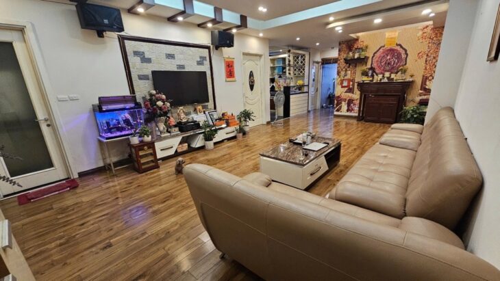 Chung cư Vinaconex 19 Đại Từ, view hồ, Dt 124m2, 3N2VS, full nội thất đẹp. Giá 7 tỷ