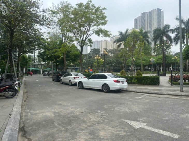 Bán biệt thự khu VIP phường Trung Hòa, Cầu Giấy 161m2 5 tầng, MT 7.7m, 53 tỷ