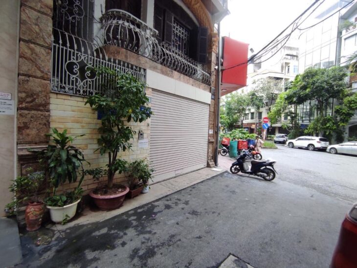 Bán nhà mặt phố Hoàng Quốc Việt – Cầu Giấy, 70m² x 5 tầng, mặt tiền 6m – Giá 28 tỷ