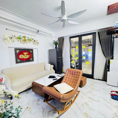 Bán nhà phố Nguyễn Trãi, lô góc 49m2, 5 tầng, mặt tiền 4,2m, giá 8.8 tỷ