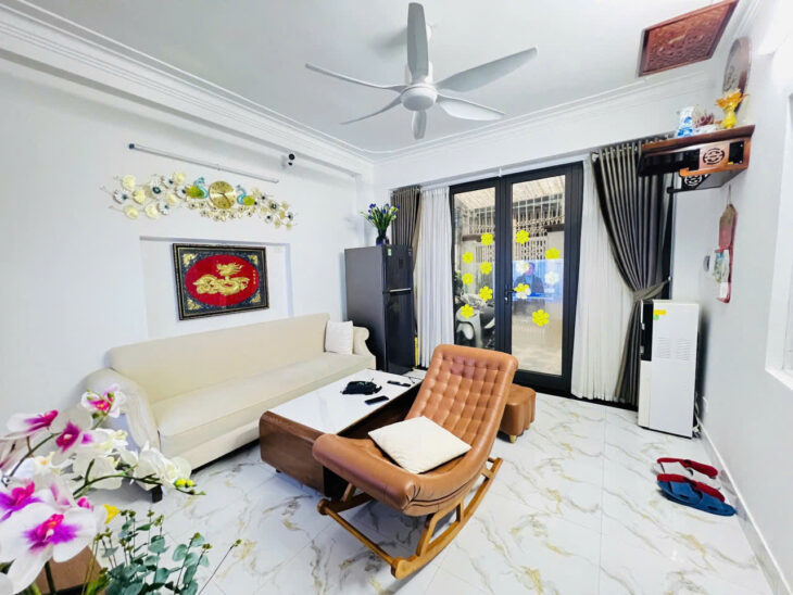 Bán nhà phố Nguyễn Trãi, lô góc 49m2, 5 tầng, mặt tiền 4,2m, giá 8.8 tỷ