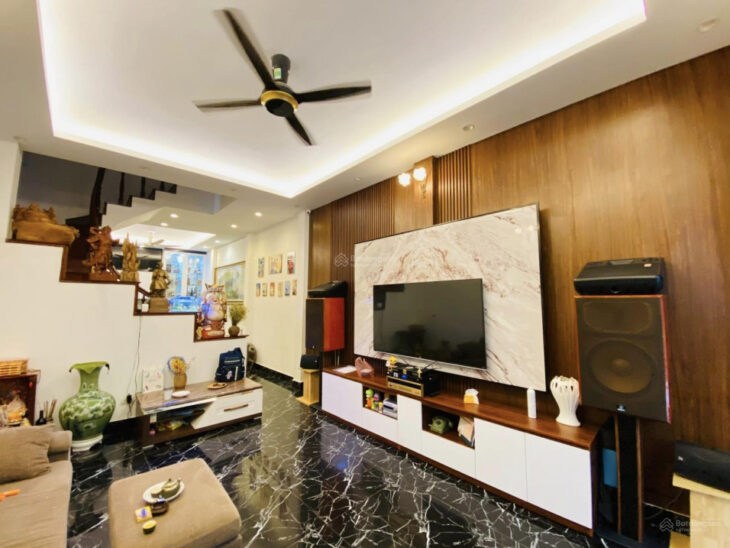 Bán nhà mới Định Công 45m2 x 5T, ngõ rộng, cách 10m ra mặt phố, nhà thoáng, giá chỉ 7.15 tỷ