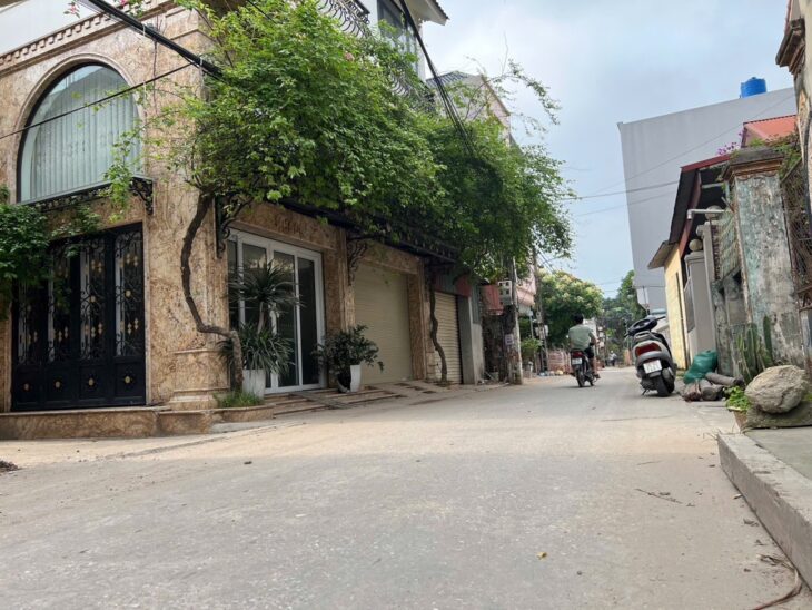 Nhà 5 tầng, ô tô tránh, view vĩnh viễn, gần BigC Long Biên