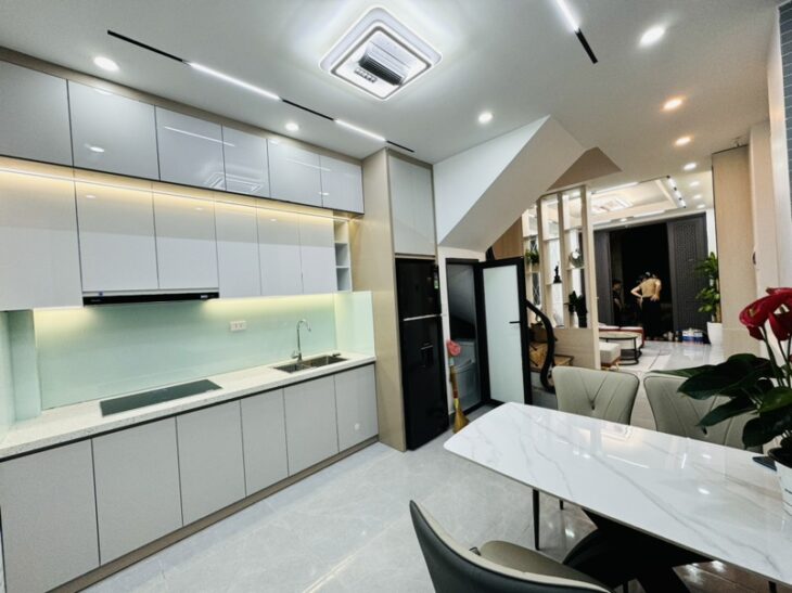NHÀ ĐẸP THANH XUÂN – 35M2 – 7.7 TỶ – Ô TÔ VÀI CHỤC BƯỚC – GẦN HỒ THOÁNG MÁT – FULL NỘI THẤT