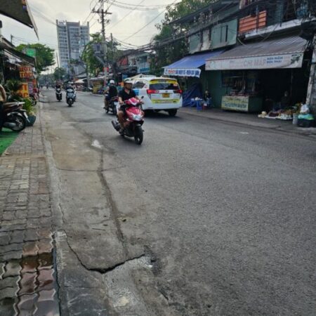 CĂN HỘ DỊCH VỤ NGAY MẶT TIỀN ĐƯỜNG BÙI VĂN BA TRUNG TÂM QUẬN 7 NGANG 6mx DÀI 25m HIỆN TẠI THU 35