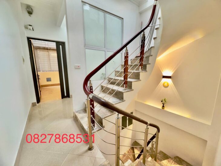 SIÊU PHẨM Ô TÔ – KD – NHÀ ĐẸP- 40M2 -5T – 10.3 TỶ CẦU GIẤY