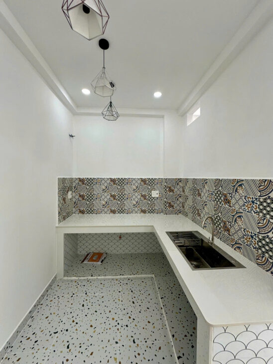 Nhà mới 1 lầu đúc/3PN hẻm 8m oto trước cửa Âu Dương Lân P3Q8