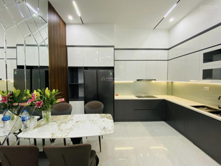 Bán nhà Bằng Liệt – Linh Đàm, 56m2 x 4 tầng, đẹp, gần đường, giá 7.9 tỷ, ngõ to, rộng