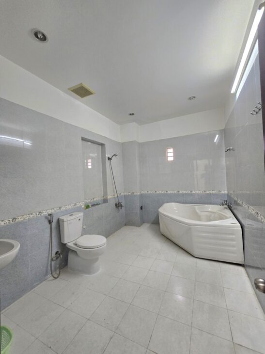 Bán Biệt Thự 162m2, 3 tầng, 5PN, 6WC, Dương Văn Cam, Linh Tây, Thủ Đức – 12.65 tỷ