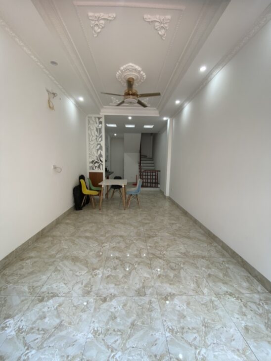 Bán nhà 5 tầng gần mặt phố Việt Hưng – Diện tích rộng – Ở ngay – Giá chỉ 5.x tỷ!