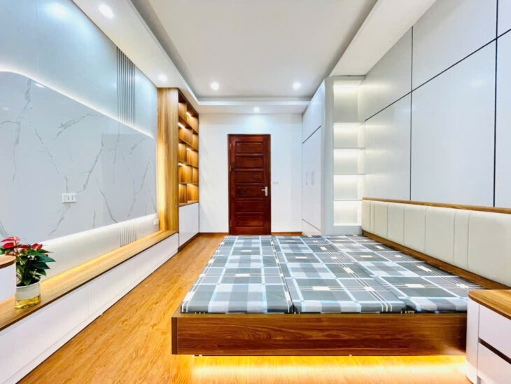 Bán nhà riêng tại Bằng B, Hoàng Liệt, Hoàng Mai, ô tô đỗ cổng, 32m2 5 tầng 6.x tỷ