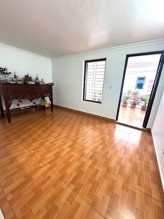 Bán nhà 4 tầng khu vịt cỏ trung tâm TP Hải Dương đường ô tô tránh nhau
