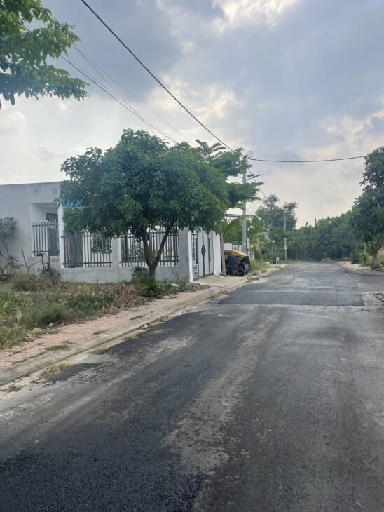 Bán nhà mới Bình Minh, đang cho thuê 3 tr/m2, đường nhựa vỉa hè, gần chợ Trà Cổ