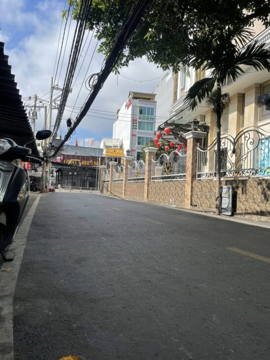 NHÀ RIÊNG – HẺM XE HƠI – DT: 5.08 x 12.09M =( 61M2) – NGUYỄN THỊ THẬP – QUẬN 7 – GIÁ 7.660 TỶ