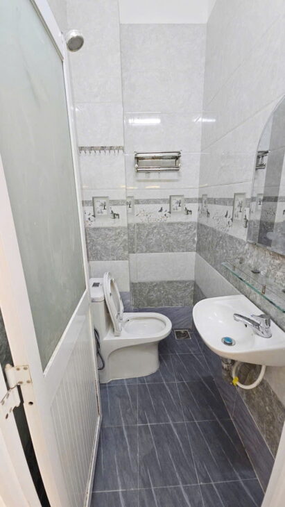 Nhà 2 tầng mới, nở hậu sát hẻm ôtô Hưng Phú P10.Q8. Giá 2,78 tỷ bớt lộc