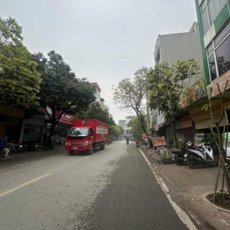 khu vực đang phát triển triển cao, đường rộng, kinh doanh cực tốt, nhà đang cho thuê 30t/ tháng.