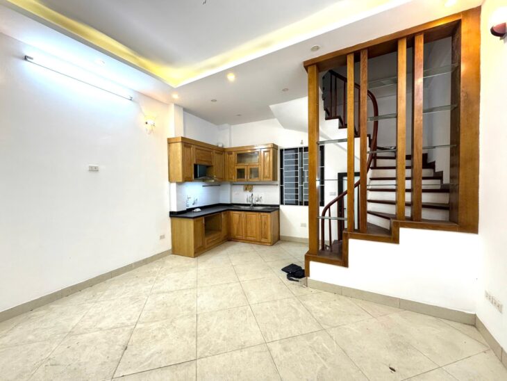 ????Nhà đẹp gần Ô tô Hạ Yên Quyết, Nguyễn Khang 35m 5T, chỉ hơn 8 tỷ????