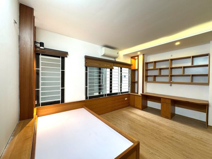 ????Nhà đẹp gần Ô tô Hạ Yên Quyết, Nguyễn Khang 35m 5T, chỉ hơn 8 tỷ????