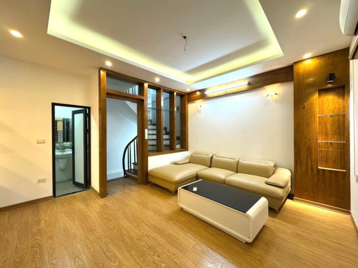 ????Nhà đẹp gần Ô tô Hạ Yên Quyết, Nguyễn Khang 35m 5T, chỉ hơn 8 tỷ????