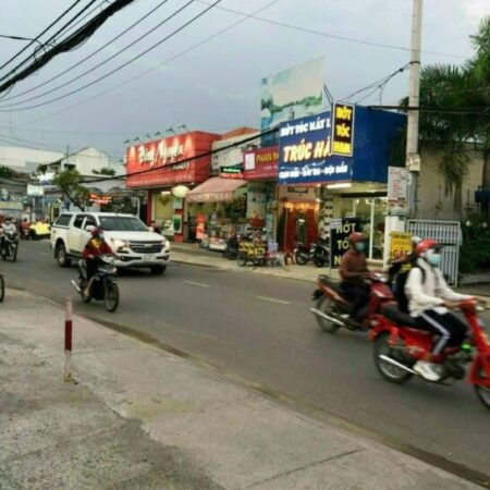 Bán nhà mặt tiền 6,5x35m giá 17 tỷ Đường Phan Văn Hớn Bán nhà mặt tiền 6,5x35m giá 17 tỷ Đường Phan Văn Hớn