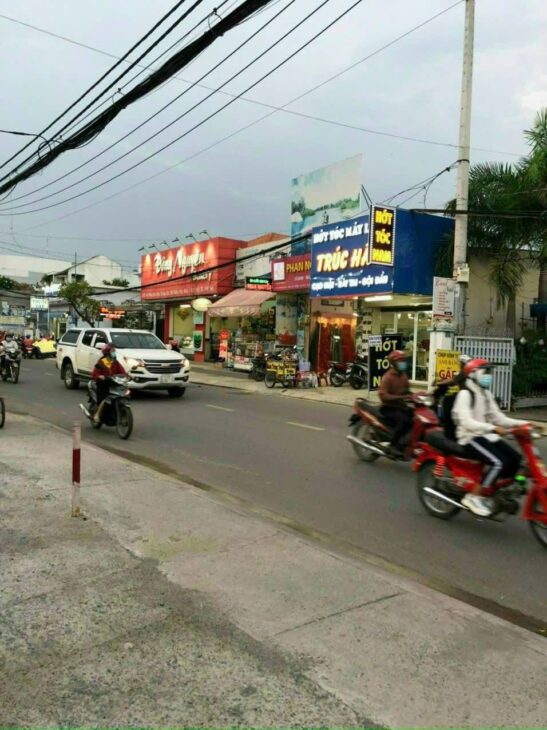 Bán nhà mặt tiền 6,5x35m giá 17 tỷ Đường Phan Văn Hớn