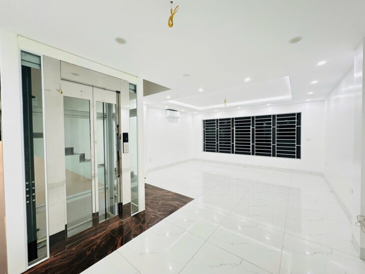 Ô tô Phân lô Thang máy Hoàng Quốc Việt 60m 6T, MT 5m, nhỉnh 25 tỷ