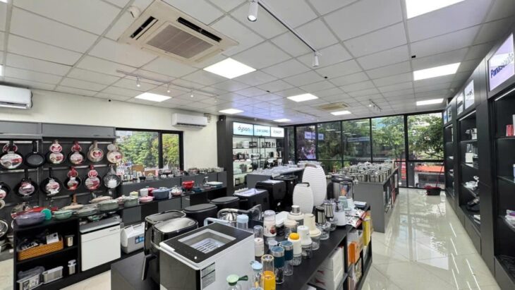 Bán nhà mặt phố Lạc Long Quân – vỉa hè đá bóng kinh doanh- thang máy hiện đại 150m 7tầng 62.5 tỷ