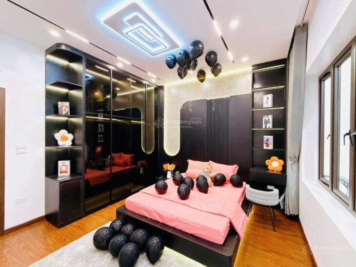 Bán nhà Linh Đàm diện tích 45m2 x5 tầng, mới, đẹp, 10m ra đường chính, giá 7.58 tỷ, SĐCC