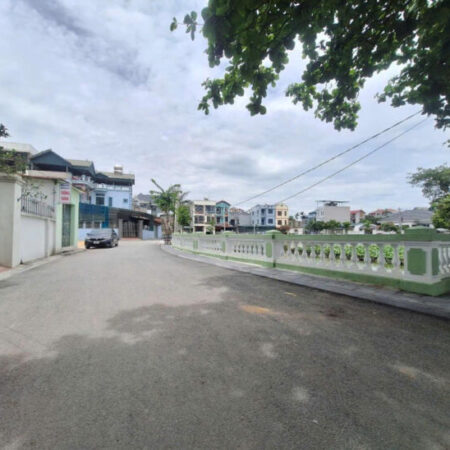 Siêu hiếm vỉew hồ ô tô tránh – 67.6m2 – đất Việt Hùng Đông Anh – 8xtr/m2