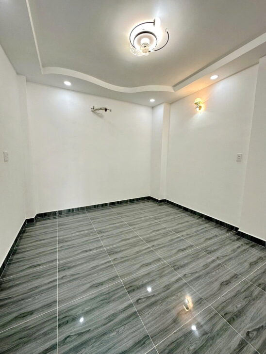 Nhà mới 1 lầu đúc/3PN hẻm 8m oto trước cửa Âu Dương Lân P3Q8