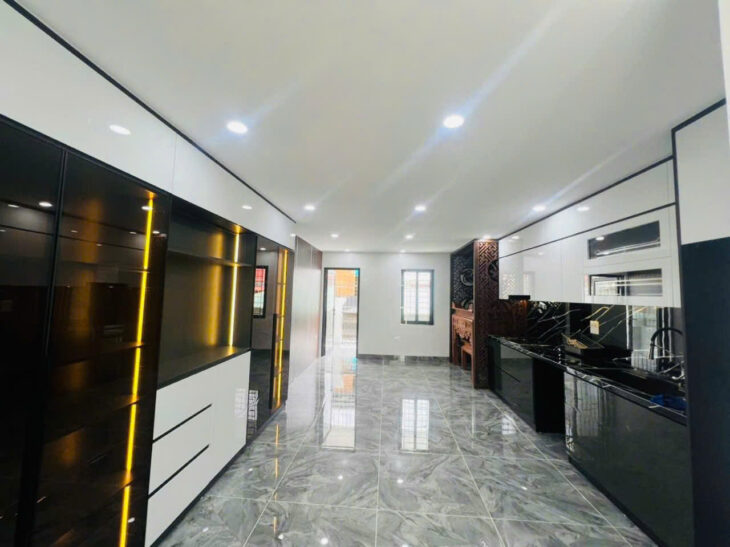 Nhà 6 tầng thang máy mới đét tại khu Đền Lừ, Hoàng Mai 54m2,ô tô vào nhà giá chỉ hơn 18 tỏi