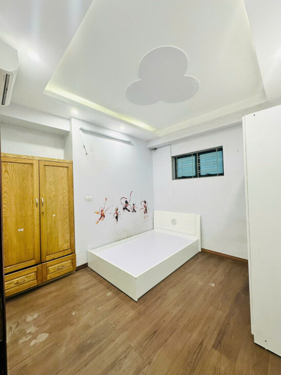 Bán căn hộ chung cư VP3 Linh Đàm, Hoàng Mai, sổ đỏ, 93m2 3 ngủ view hồ 5.55 tỷ
