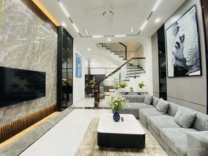 Bán nhà Bằng Liệt – Linh Đàm, 56m2 x 4 tầng, đẹp, gần đường, giá 7.9 tỷ, ngõ to, rộng