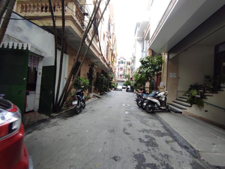 Bán nhà mặt phố Hoàng Quốc Việt – Cầu Giấy, 70m² x 5 tầng, mặt tiền 6m – Giá 28 tỷ