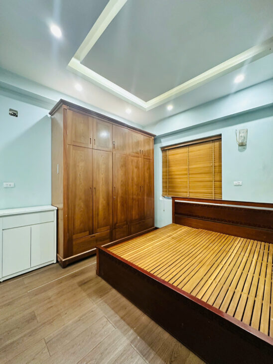 Bán căn hộ chung cư VP3 Linh Đàm, Hoàng Mai, sổ đỏ, 93m2 3 ngủ view hồ 5.55 tỷ