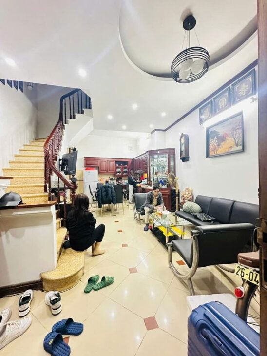 ????Cách 1 Nhà Ra Ô Tô, Vị Trí Siêu Đẹp. Nhà Dân Xây Khung Cột Chắc Chắn , Khách Mua Về Lên Tầng ,