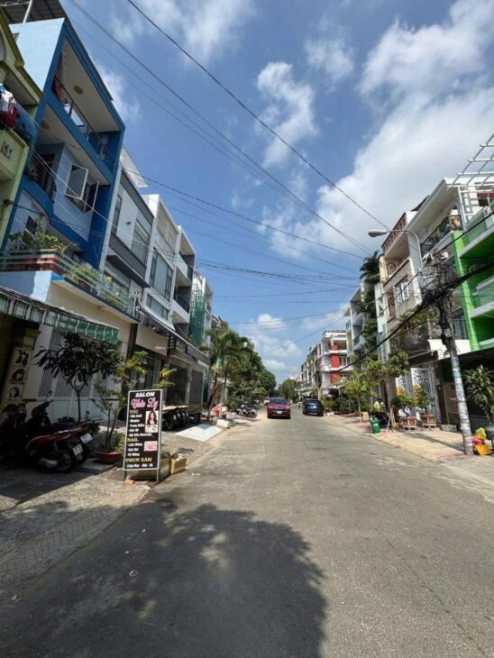 BÁN NHÀ – MẶT TIỀN KINH DOANH – KHU TÊN LỬA – 100M2 – 5 X 20M – CHỈ 13.7 TỈ