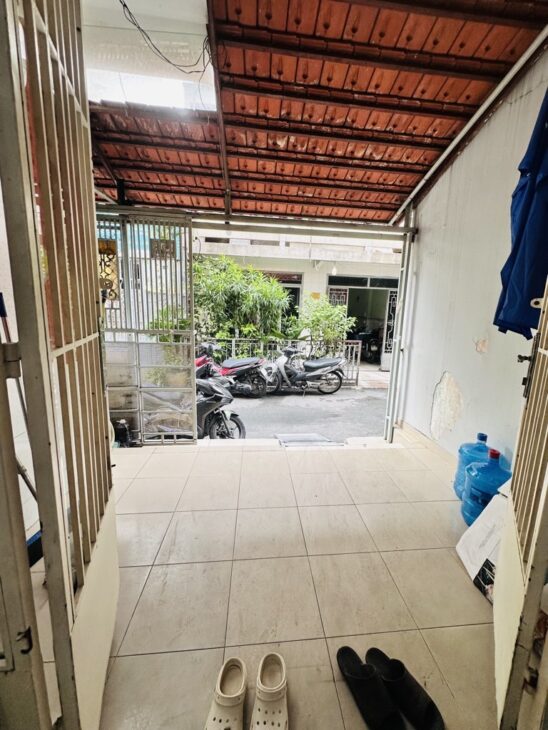 BÁN NHÀ GẦN CHỢ XÓM MỚI – NGANG 5.2M SỔ VUÔNG ĐẸP – 3 TẦNG ĐÚC BÊ TÔNG CỐT THÉP CHẮC CHẮN – HẺM BA